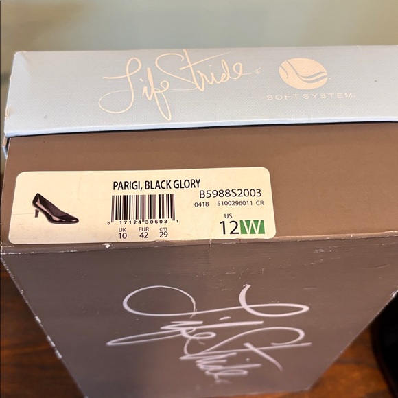 Life Stride Black Patent Leather Parigi Pumps - Picture 9 of 10